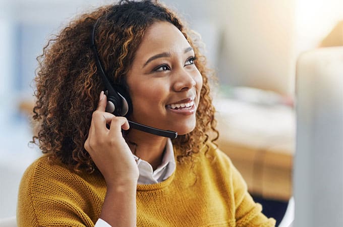 Contact center support staff member assisting a customer.